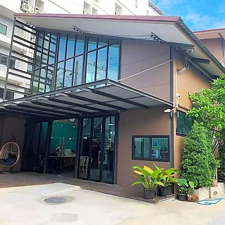 R 17 Living Hotel